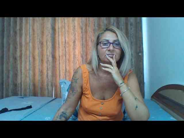 ChaudeEvely webcam