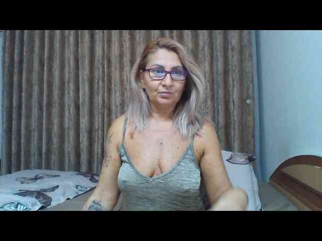 ChaudeEvely webcam