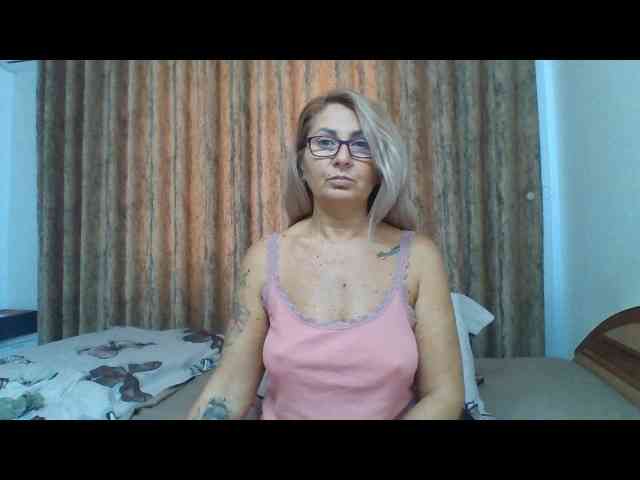 ChaudeEvely webcam