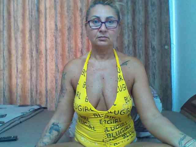 ChaudeEvely webcam