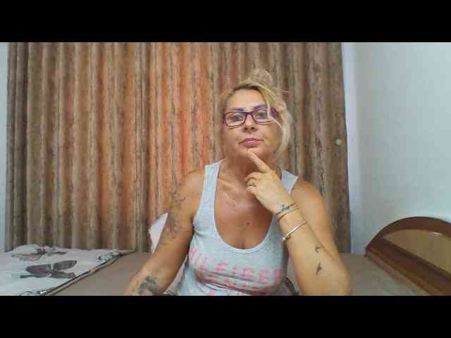 ChaudeEvely webcam