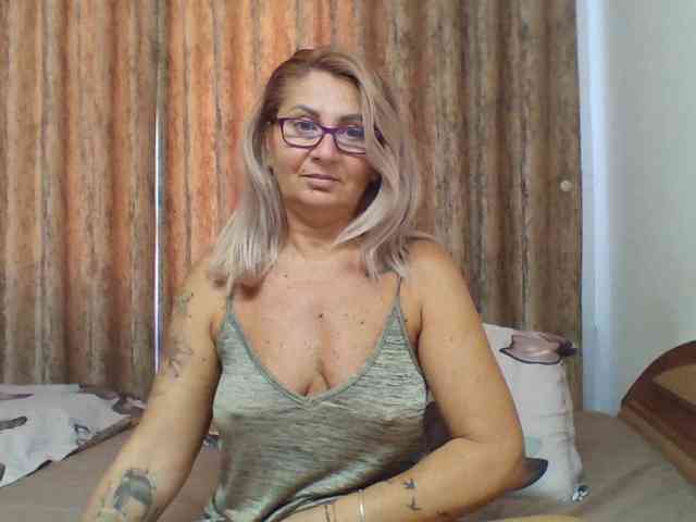 ChaudeEvely webcam