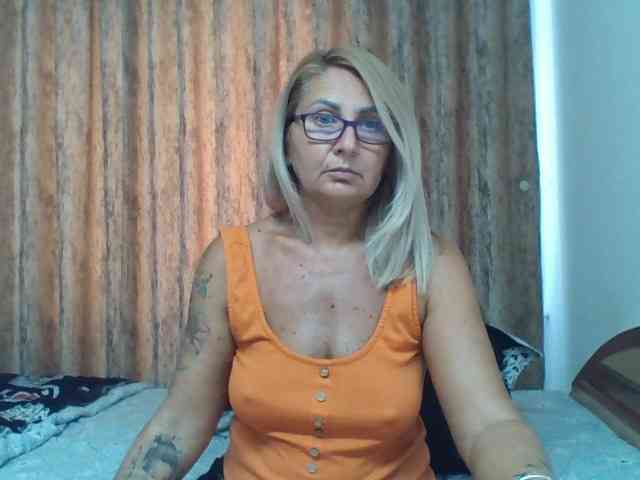 ChaudeEvely webcam
