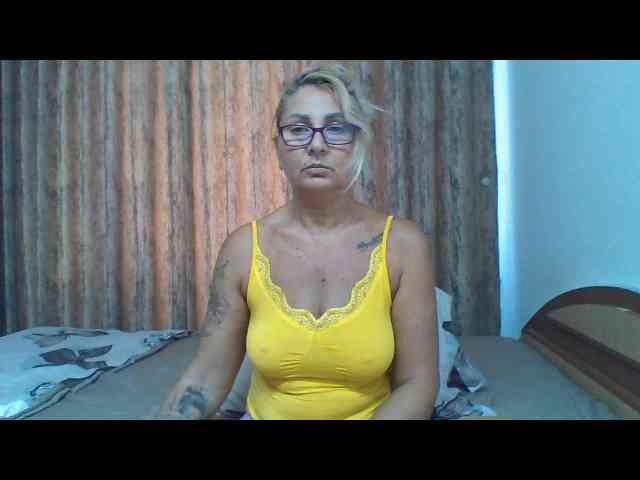ChaudeEvely webcam