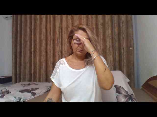 ChaudeEvely webcam
