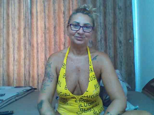ChaudeEvely webcam