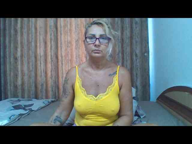 ChaudeEvely webcam