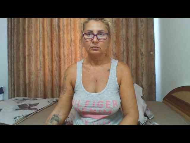 ChaudeEvely webcam