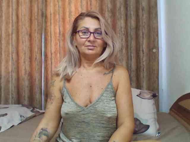 ChaudeEvely webcam