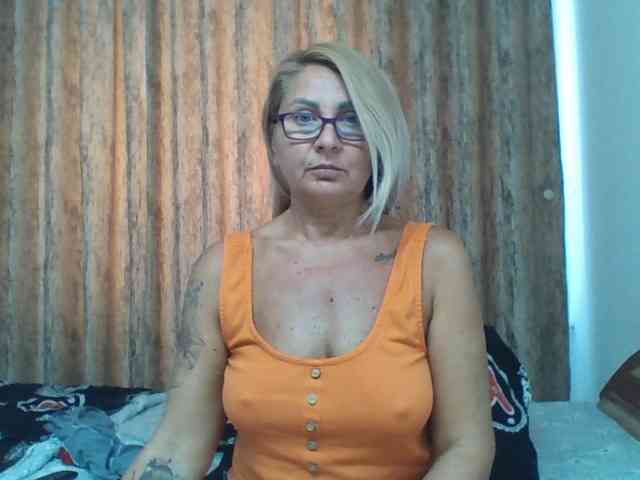 ChaudeEvely webcam