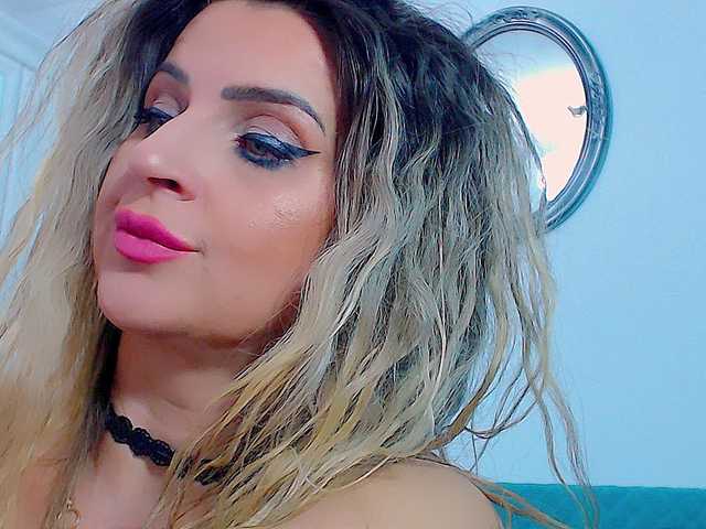 SabinneSEX's BongaCams show and profile
