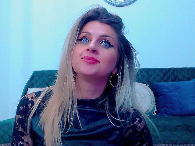 SabinneSEX's BongaCams show and profile