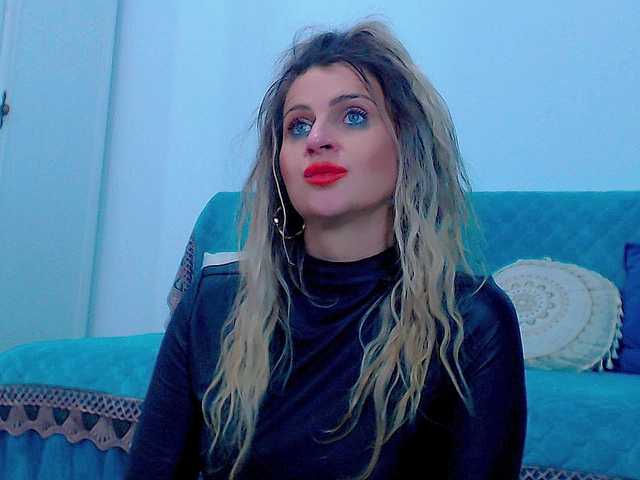 SabinneSEX's BongaCams show and profile