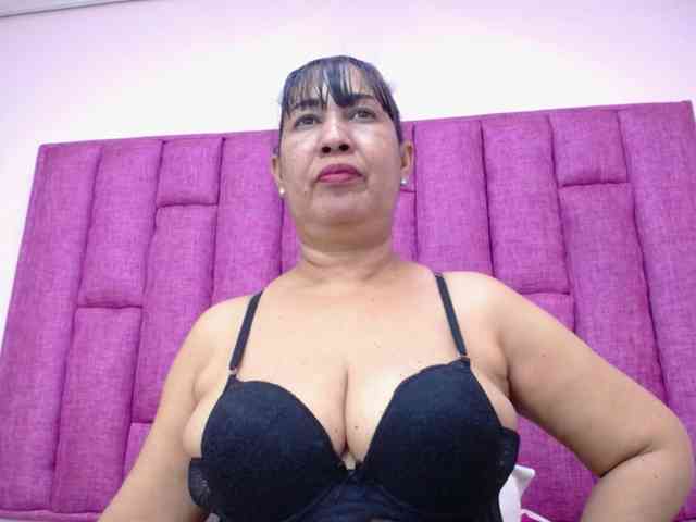 MilfPleasure1 webcam