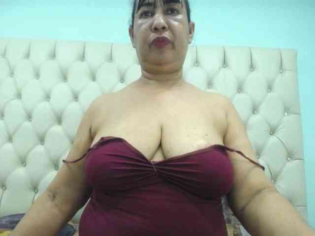 MilfPleasure1 webcam