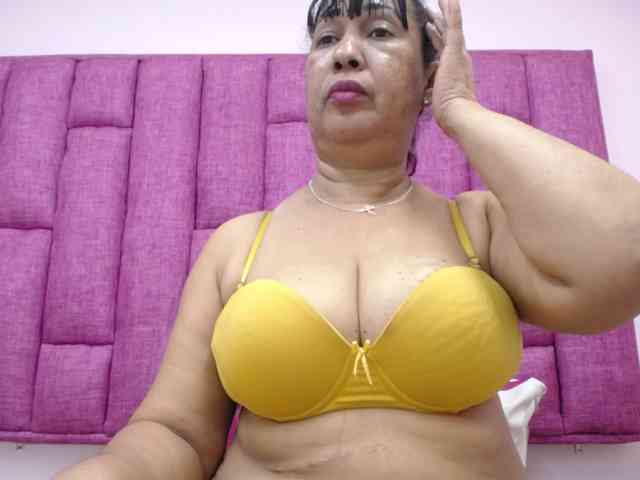 MilfPleasure1 webcam