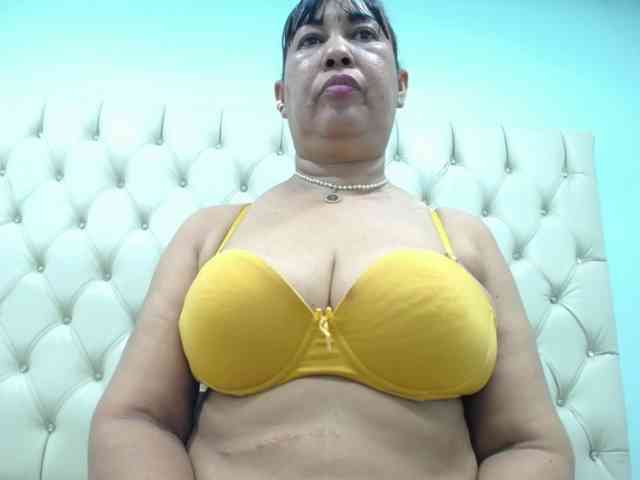 MilfPleasure1 webcam
