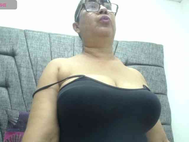 MilfPleasure1 webcam