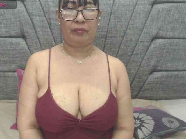 MilfPleasure1 webcam