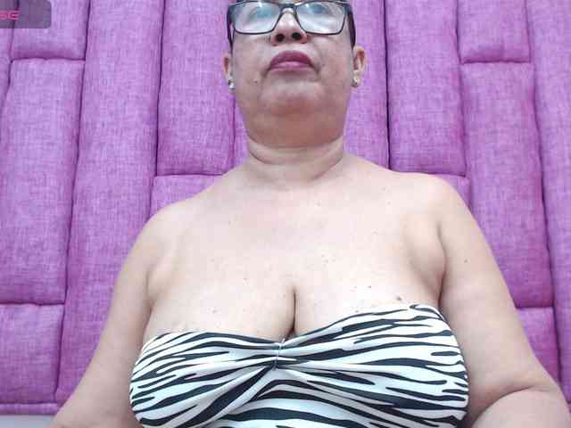 MilfPleasure1 webcam