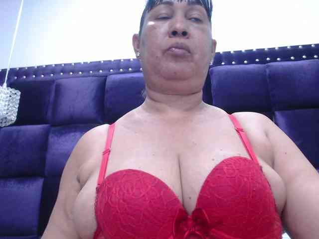 MilfPleasure1 webcam