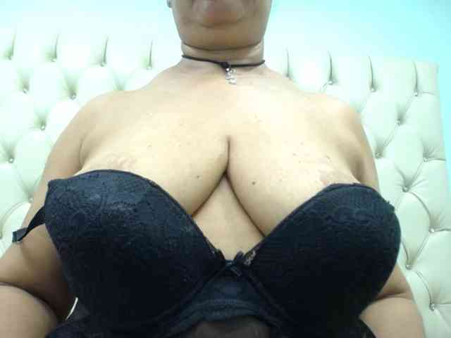 MilfPleasure1 webcam