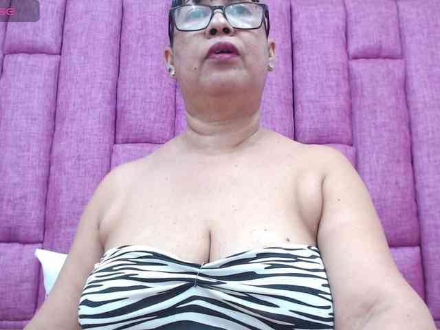 MilfPleasure1 webcam