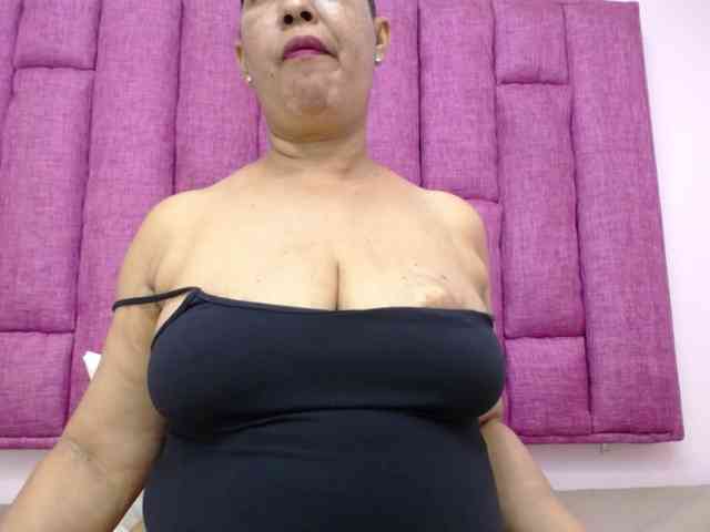 MilfPleasure1 webcam
