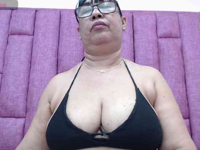 MilfPleasure1 webcam