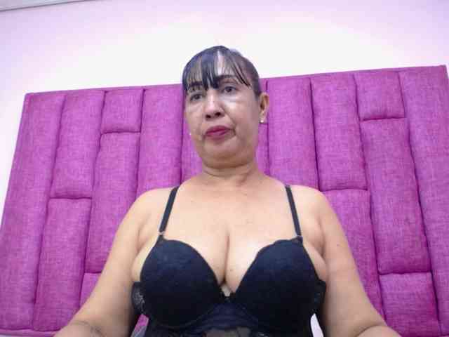 MilfPleasure1 webcam