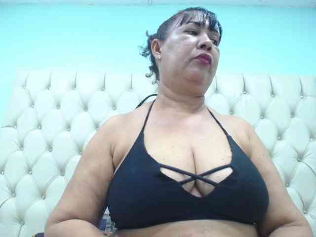 MilfPleasure1 webcam
