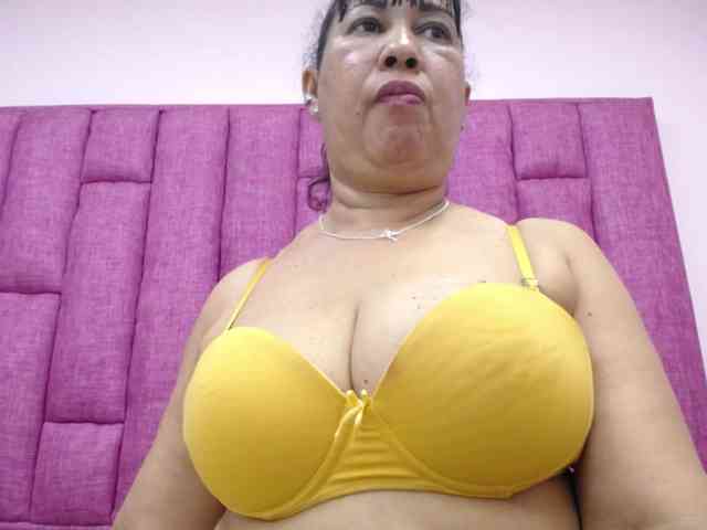 MilfPleasure1 webcam