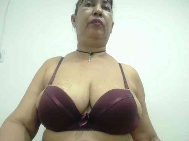 MilfPleasure1 webcam