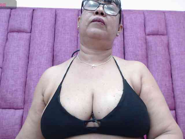 MilfPleasure1 webcam