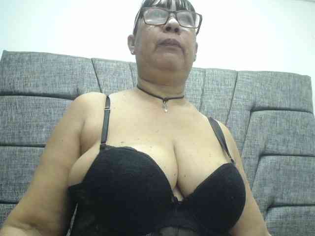 MilfPleasure1 webcam