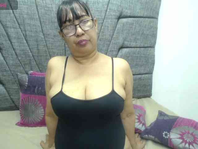 MilfPleasure1 webcam