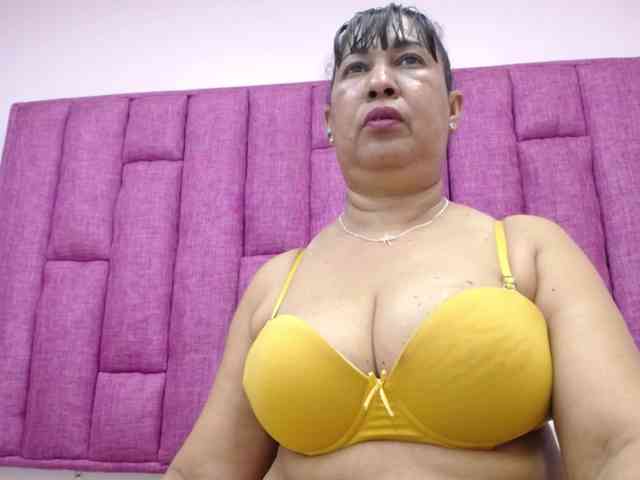 MilfPleasure1 webcam