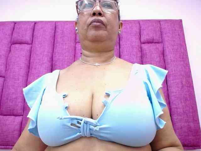 MilfPleasure1 webcam