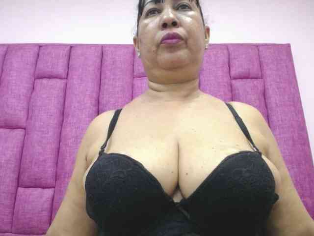 MilfPleasure1 webcam