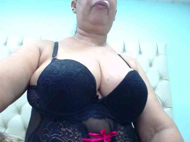 MilfPleasure1 webcam