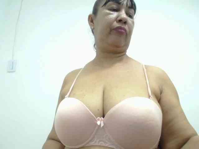 MilfPleasure1 webcam