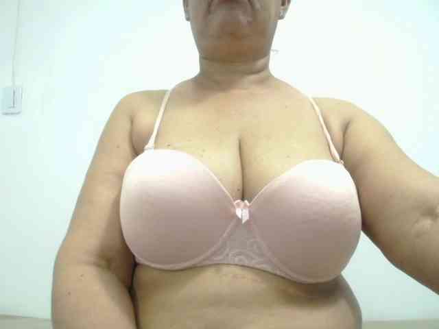 MilfPleasure1 webcam