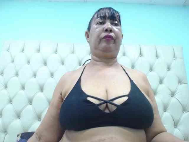 MilfPleasure1 webcam