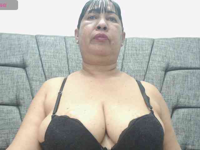 MilfPleasure1 webcam