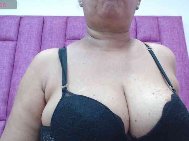 MilfPleasure1 webcam