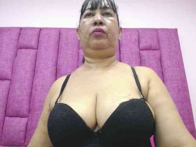 MilfPleasure1 webcam