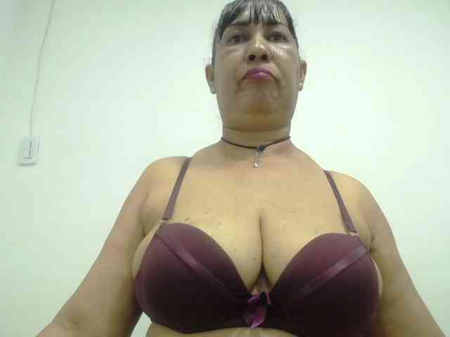 MilfPleasure1 webcam