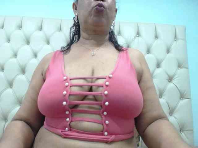 MilfPleasure1 webcam