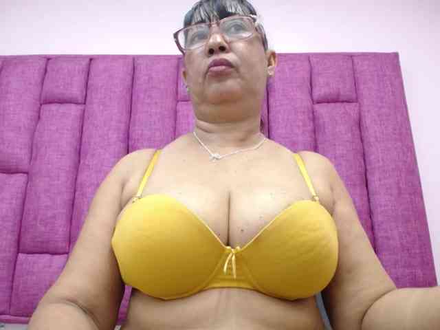 MilfPleasure1 webcam