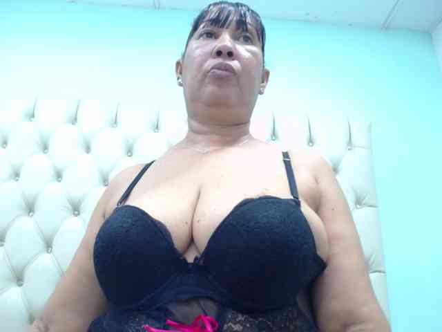 MilfPleasure1 webcam